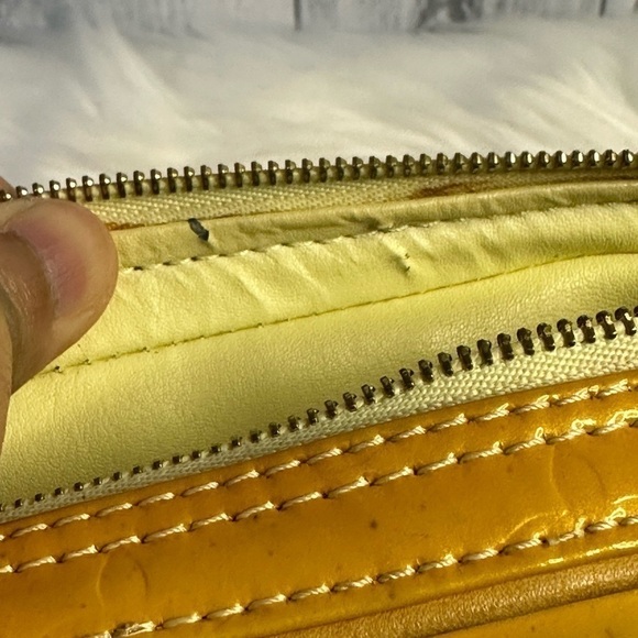 LOUIS VUITTON vernis beltbag / bumbag in mustard - Picture 14 of 17